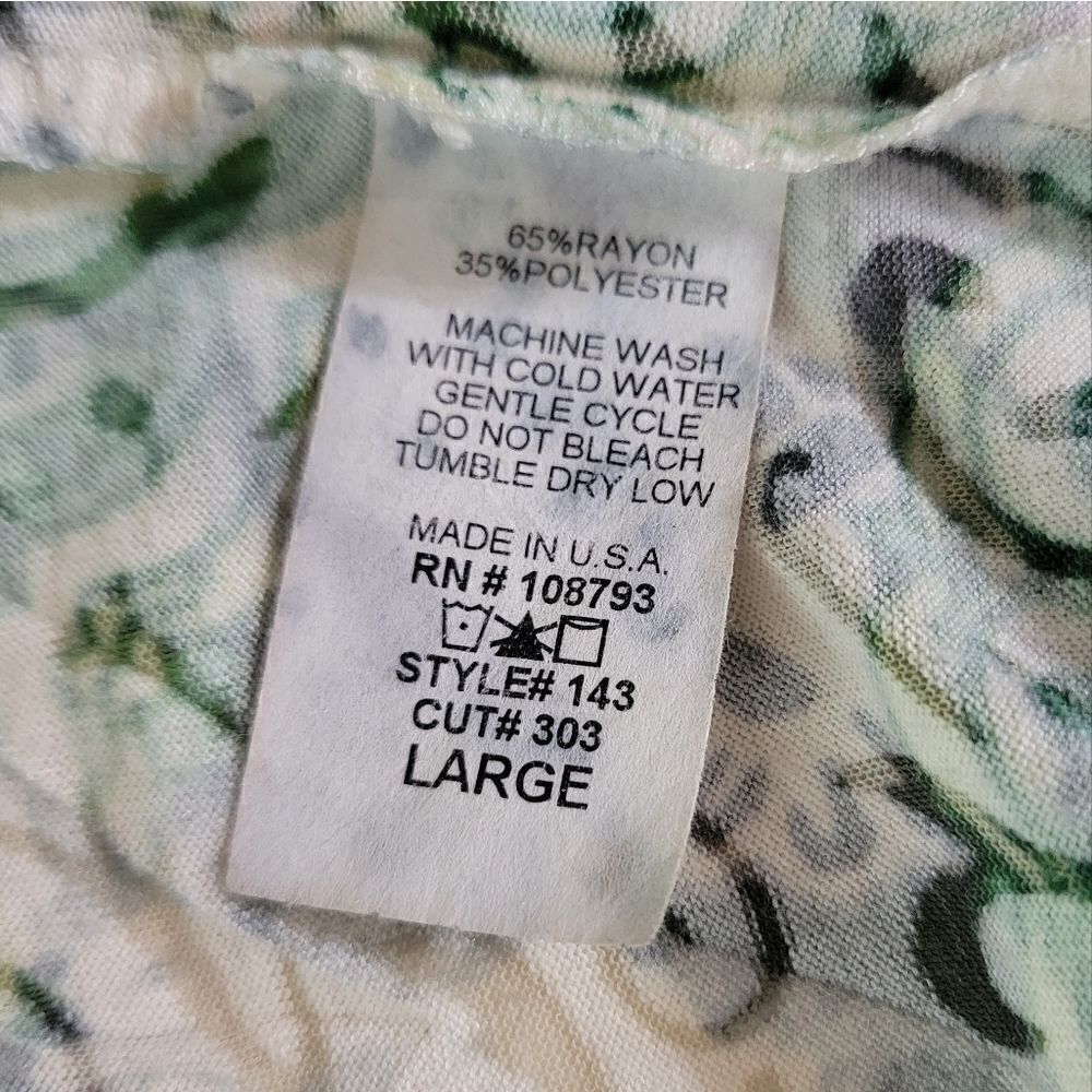 Cubism Women's V-neck Abstract Pattern Top - Picture 8 of 9